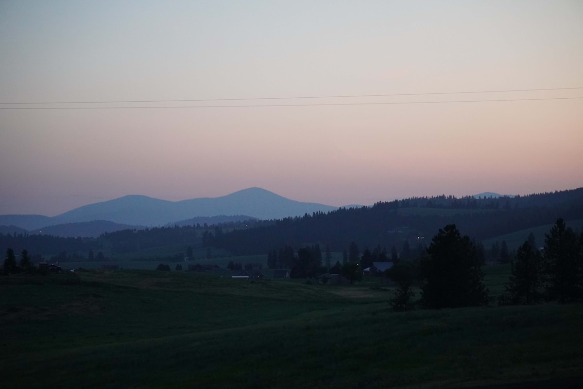 Sunset Over the Mountains